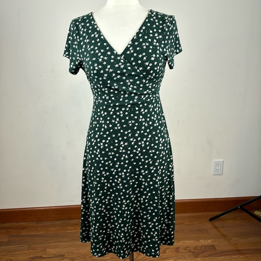 Kaileigh brand hunter green dress with white and pink flower pattern. Size small